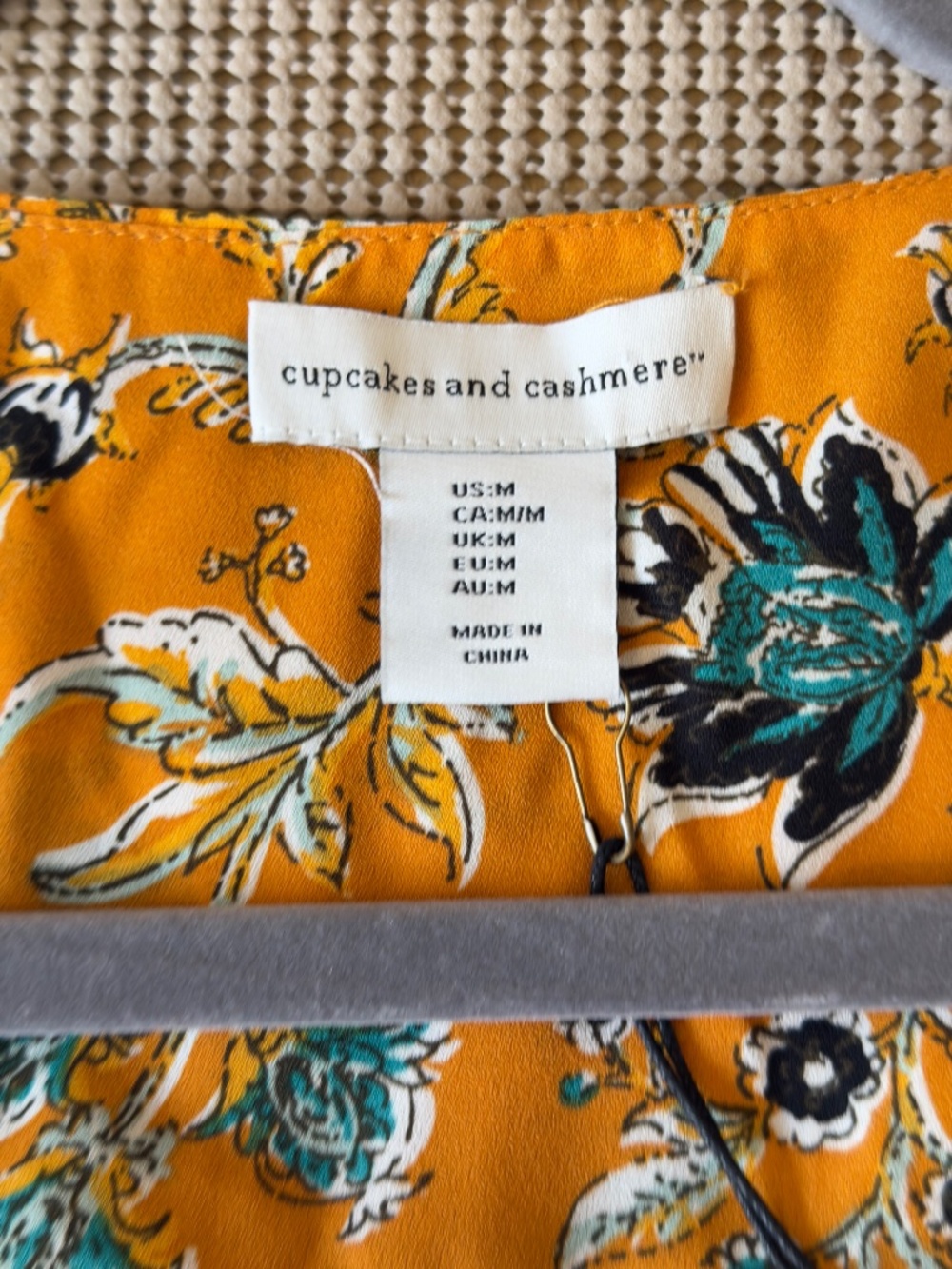 CUPCAKES & CASHMERE blouse long bishop sleeve floral pattern half button size M - Picture 12 of 15